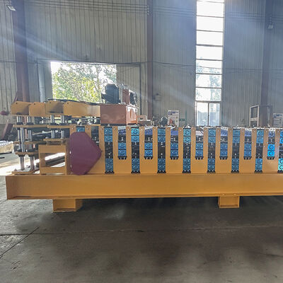 خط إنتاج آلة تشكيل لفائف ألواح السقف ثلاثية الطبقات من الصلب PPGI و GI