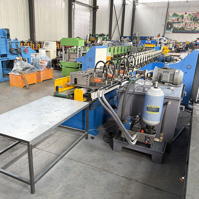 آلة تشكيل لفائف شبكة السقف المتقاطعة T24X26 الهيدروليكية ذات السرعة العالية