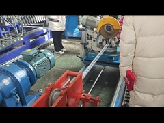 طيران قطع هيدروليكية حفرة ثقب عالية السرعة غير مقيدة C قناة لفة تشكيل آلة